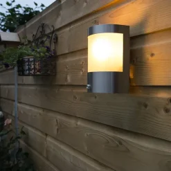 Buiten wandlamp RVS schemersensor - Mira