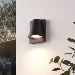 Buiten wandlamp zwart IP44 met schemerschakelaar - Femke