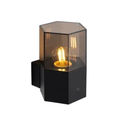 Buiten wandlamp zwart met smoke glas zeshoek en schemersensor - Denmark