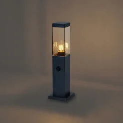 Buitenlamp donkergrijs met smoke glas 45cm IP44 met stopcontact en bewegingssensor - Malios