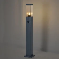 Buitenlamp donkergrijs met smoke glas 80cm IP44 met stopcontact en bewegingssensor - Malios