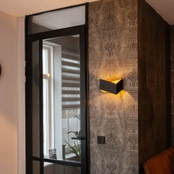 Design wandlamp zwart met gouden binnenkant - Fold