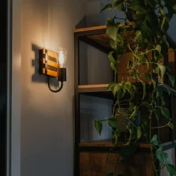 Industriële wandlamp zwart met hout - Paleta Mai