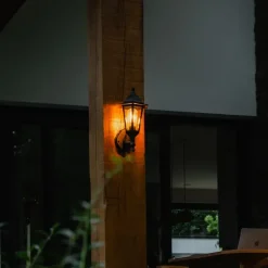 Klassieke buitenwandlamp zwart IP44 - New Haven