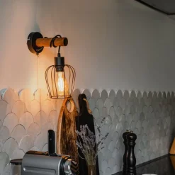 Landelijke wandlamp zwart met hout - Stronk