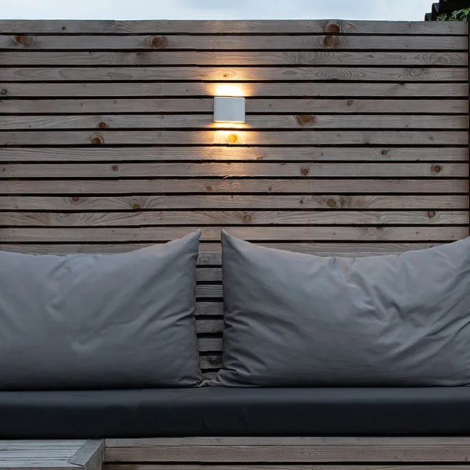 Moderne buiten wandlamp wit 11,5 cm incl. LED - Batt