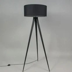 Moderne vloerlamp zwart met zwarte kap - Ilse