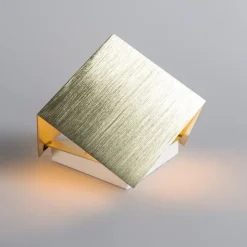 Moderne wandlamp goud met lichteffect - Cube