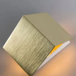 Moderne wandlamp goud met lichteffect - Cube