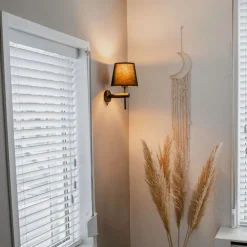 Moderne wandlamp zwart incl. kap met gouden binnenkant - Pluk