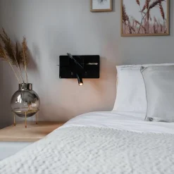 Moderne wandlamp zwart incl. LED met USB - Thijs