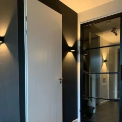 Moderne wandlamp zwart met lichteffect - Transfer