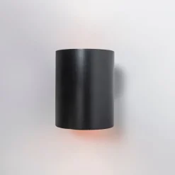 Moderne wandlamp zwart met goud rond - Sola