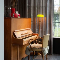 Smart notaris vloerlamp brons met groen glas incl. Wifi A60- Banker